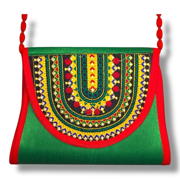 Colorful Beautiful India Purse Red Green Crossbody Strap Boho Bohemian - Picture 1 of 16